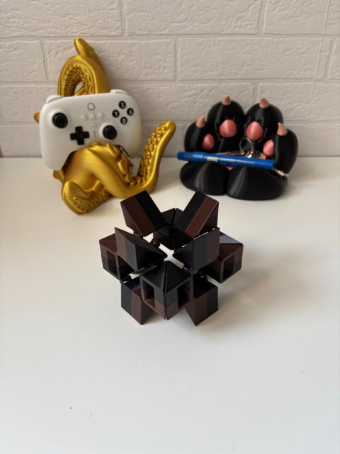 Figurka Ruchoma 3D Magic Cube, Czarno-brązowa Figurka Ruchoma 3D Magic Cube, Czarno-brązowa