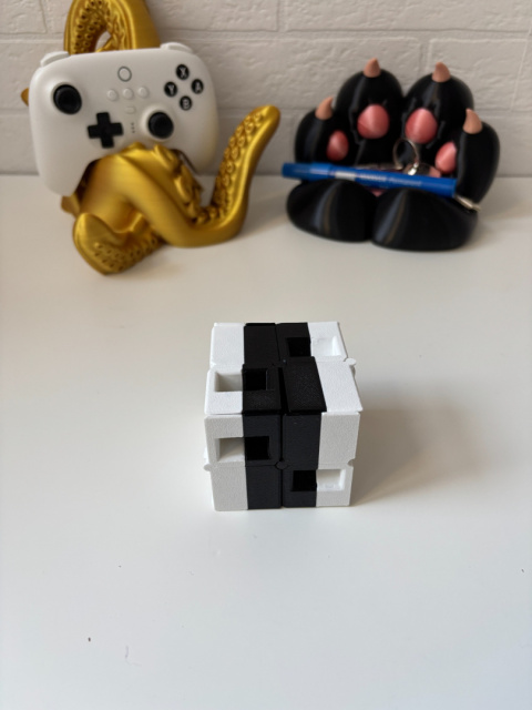 Figurka Ruchoma 3D Magic Cube, Czarno-biała Figurka Ruchoma 3D Magic Cube, Czarno-biała