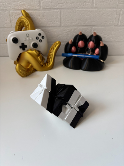 Figurka Ruchoma 3D Magic Cube, Czarno-biała Figurka Ruchoma 3D Magic Cube, Czarno-biała