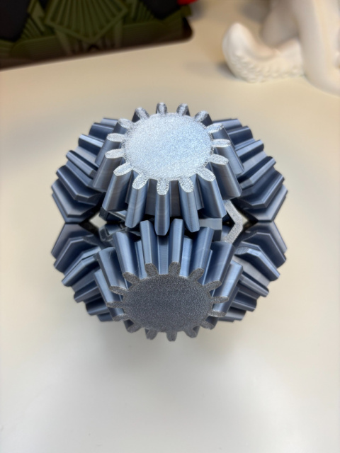 Figurka Ruchomo-Rozkładana sensoryczna 3d, Metalowo-szara Figurka Ruchomo-Rozkładana sensoryczna 3d, Metalowo-szara