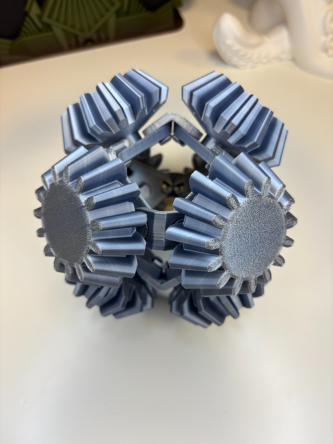 Figurka Ruchomo-Rozkładana sensoryczna 3d, Metalowo-szara Figurka Ruchomo-Rozkładana sensoryczna 3d, Metalowo-szara