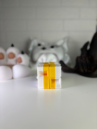 Figurka Ruchoma 3D Magic Cube, Biało-żółta